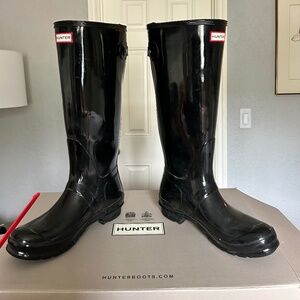 Hunter rain boots w/ original box & sticker of purchase